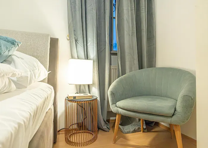 Chic & Modern 1br Apt, Prime Spot