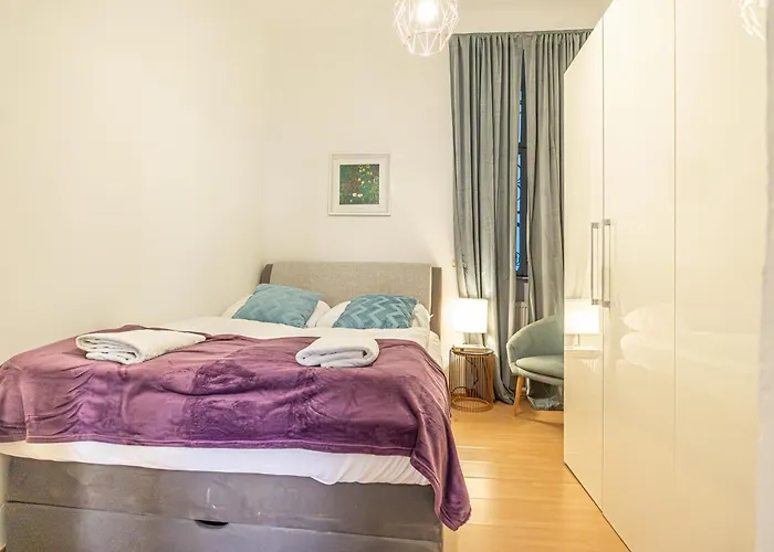 Chic & Modern 1br Apt, Prime Spot Apartman